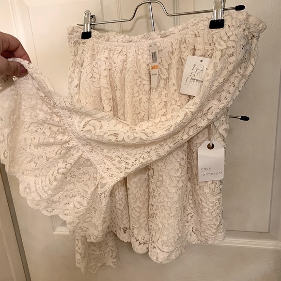 Coco + Jaimeson off shoulder lace Top NWT - Picture 10 of 16